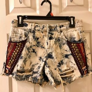 BDG Mid Rose Freja Shorts Size 26